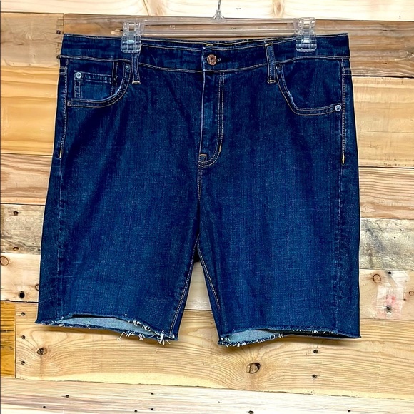 GAP 1969 size 10 Average Dark Wash Cut-off/ Cuffed High-rise 6”-8” Denim Shorts - Picture 3 of 12